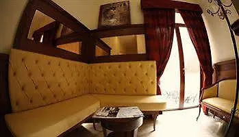 Domus Augusta 4*
