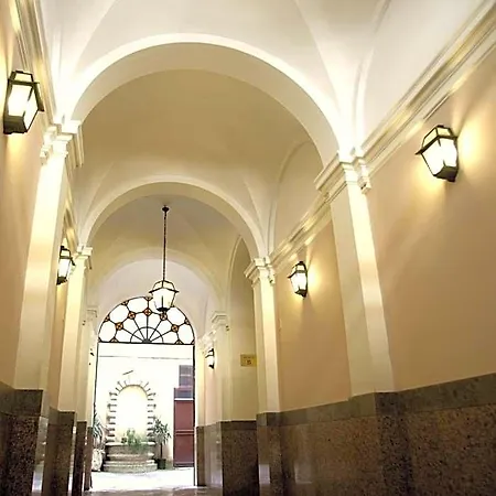 Frühstückspension Domus Augusta 4*