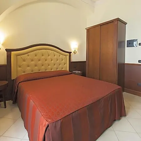 Frühstückspension Domus Augusta 4*