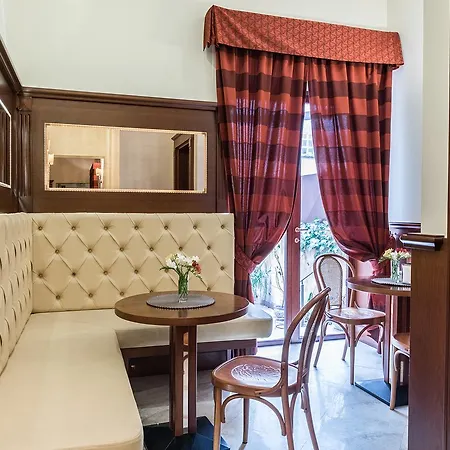 Bed & Breakfast Domus Augusta 4*